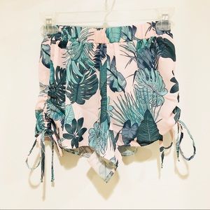 ⭐️ NWT LF Love Tropical Palm Print Cinched Tie Shorts XS